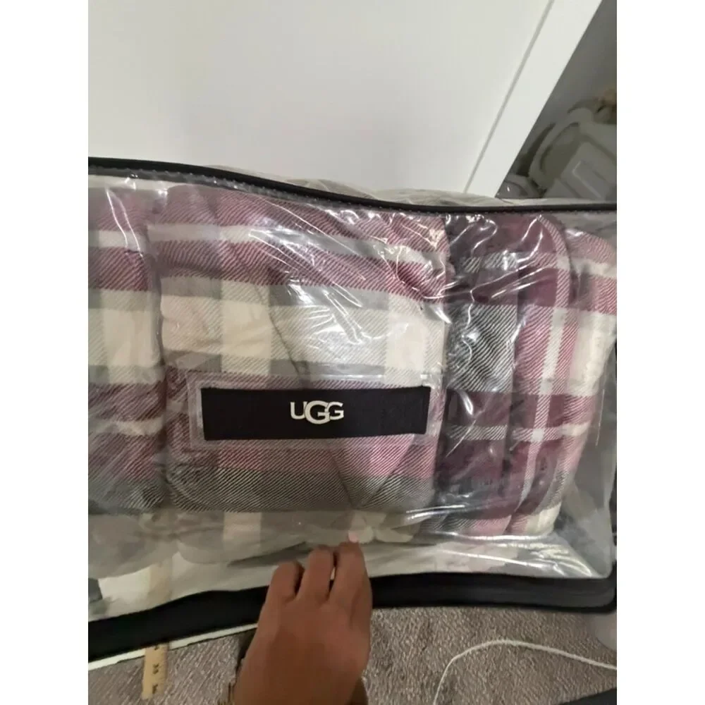 UGG 
